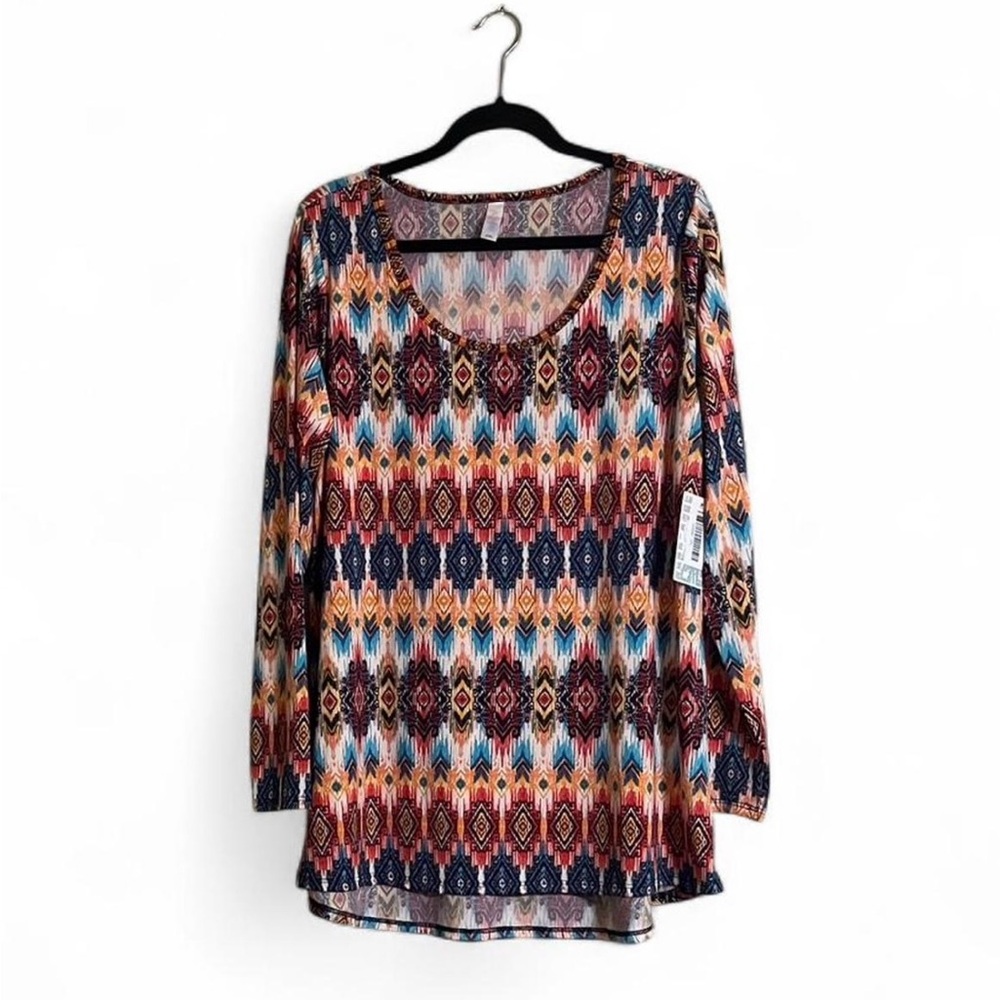 2/$30 LuLaRoe “Made in USA” Top Sz2XL Lynnai Geometric Prt Hi/Low Hem Scoop Neck